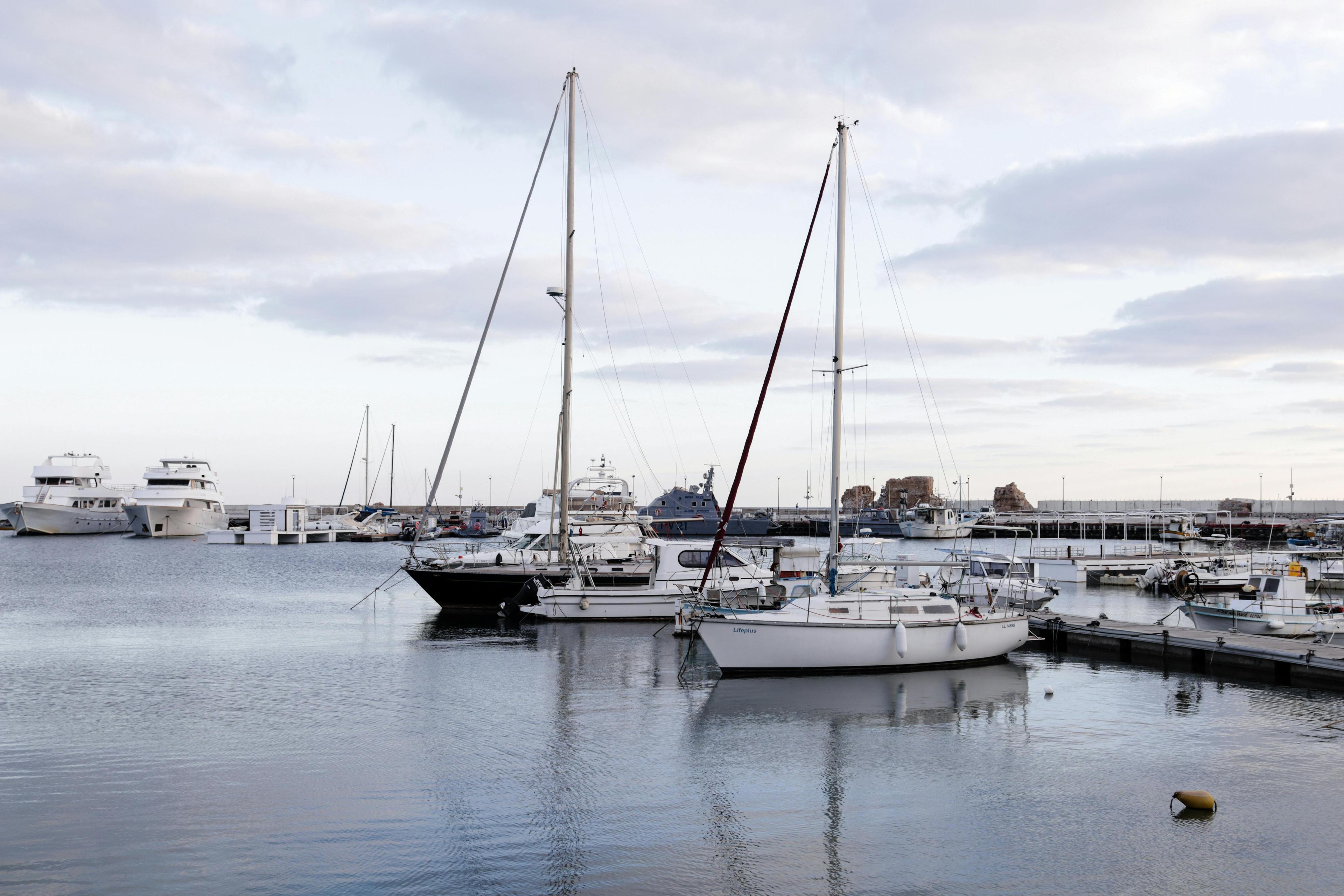 Comment bien assurer son bateau : garanties, pièges à éviter et conseils de navigateurs